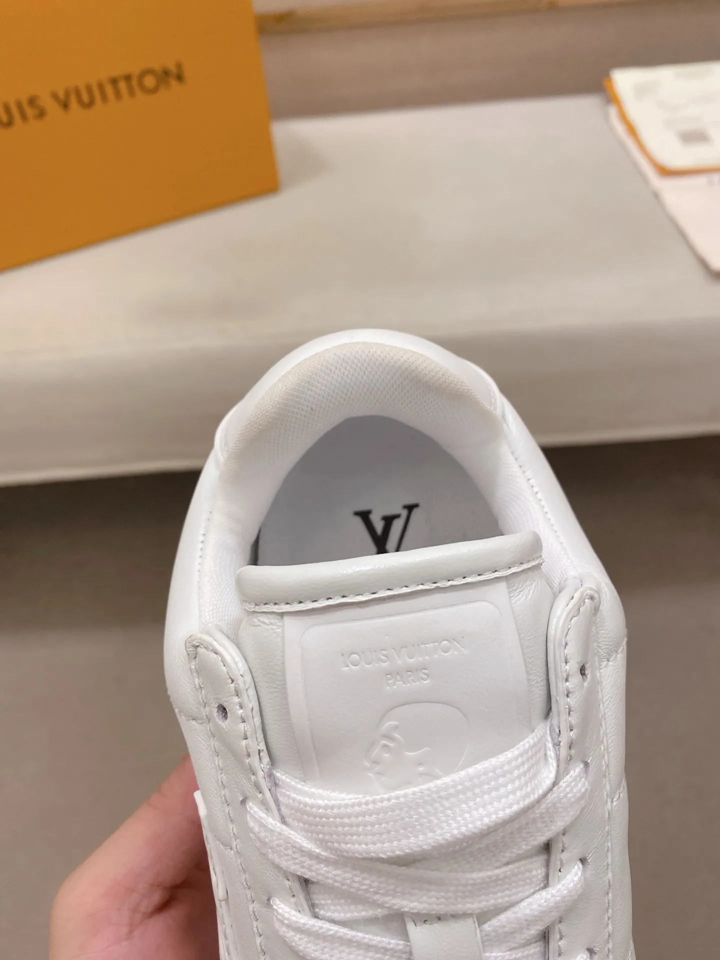 Men's shoes💰: Couple style 700💰LOUIS VUITTON Footint Soccer sneakers‼ ️ The top version, the same sneakers for LV couples. You will look fashionable when you wear them. This Footint Soccer sneaker was unveiled in the 2025 spring and summer series fashion show. The tongue is embellished with the Lvers United badge inspired by the football team. The rubber sole of the foot is decorated with multiple Louis Vuitton logos. The original latest packaging. Fabric: original imported cowhide. Lining: original imported breathable mesh. Foot pad: original injection molding pad. Outsole: original molded T combination outsole. Size: 35-45.